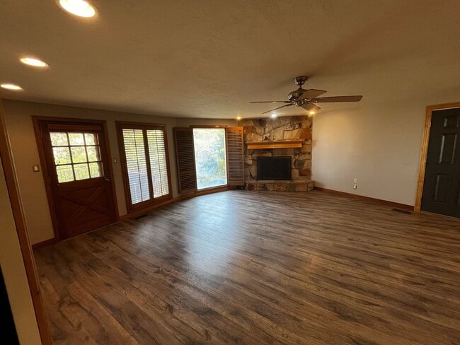 Building Photo - Beautiful 5 Bedroom/4 Bathroom in Bountiful