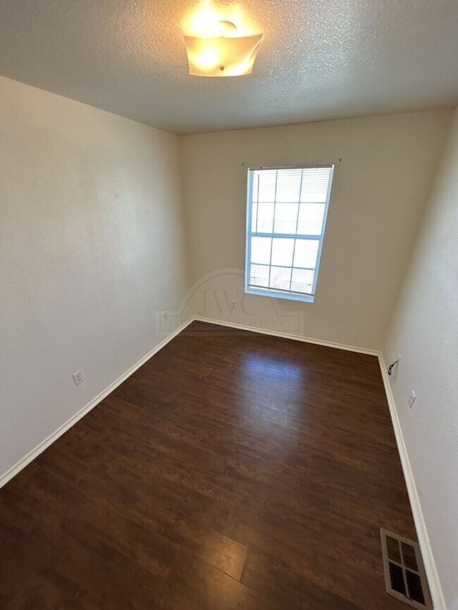 Building Photo - 4410 Jeff Scott Dr