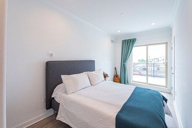 Building Photo - Four Bed Point Breeze Home