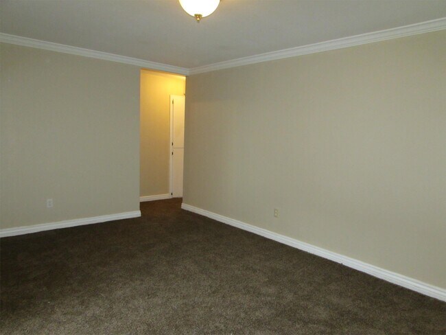Building Photo - 465 Pamela Way