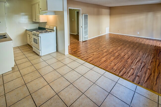 Building Photo - eld1145