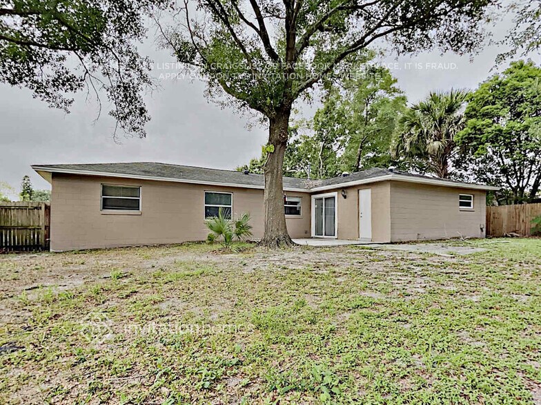 Building Photo - 7523 Dockside St
