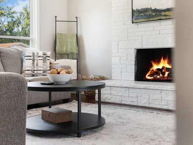 Building Photo - Spacious 4-Bedroom Pet-Friendly Home in North Spokane