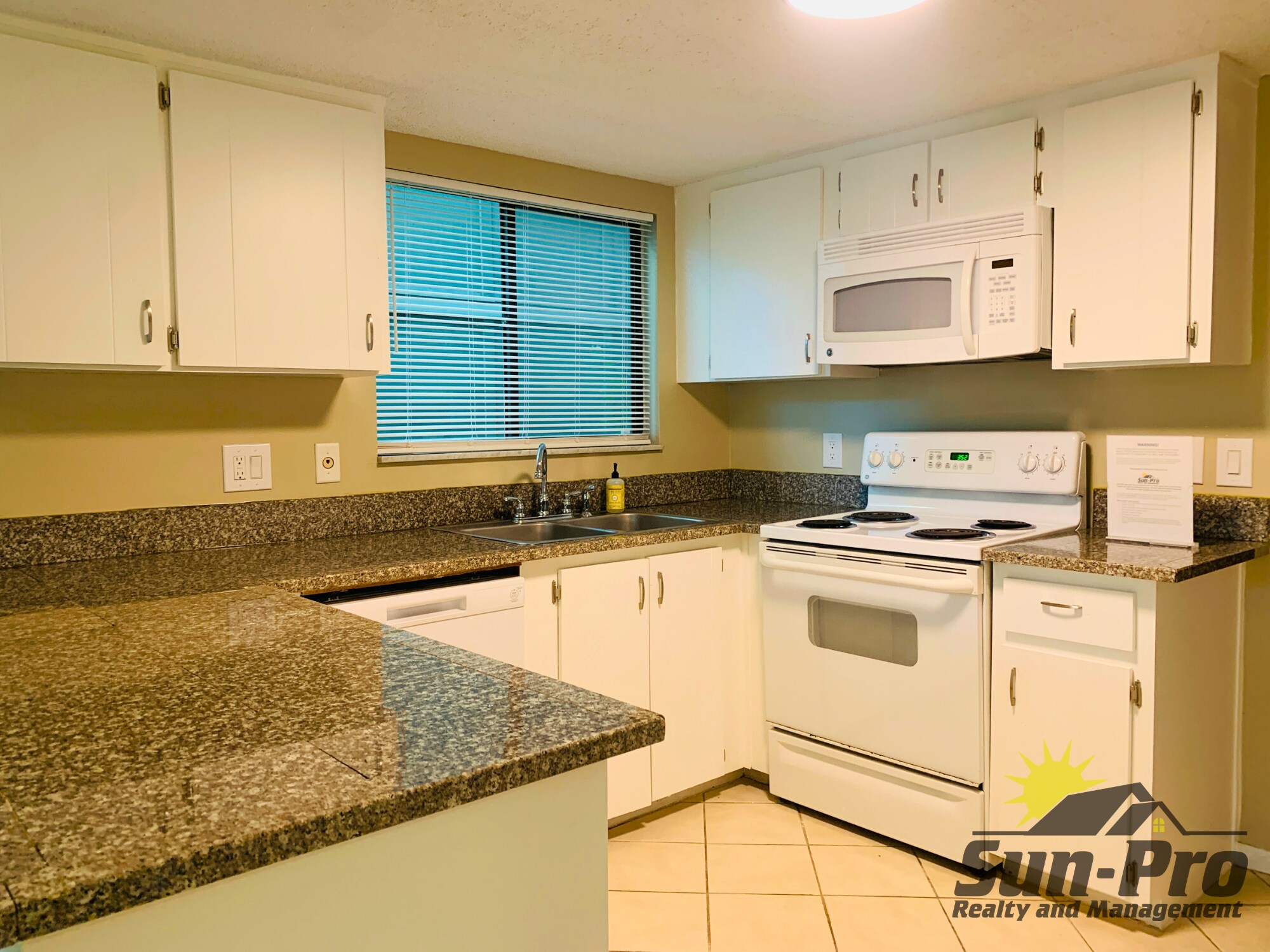 Building Photo - 136 Pine Cone Trl