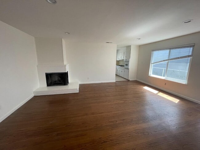 Building Photo - 204 Lauren Ave