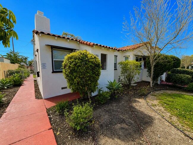 Building Photo - Completely Remodeled Spanish Style Midtown Apartment! Air Conditioning!