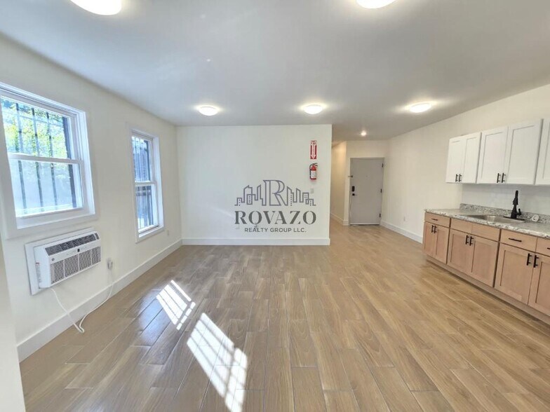 Building Photo - 634 15th Ave