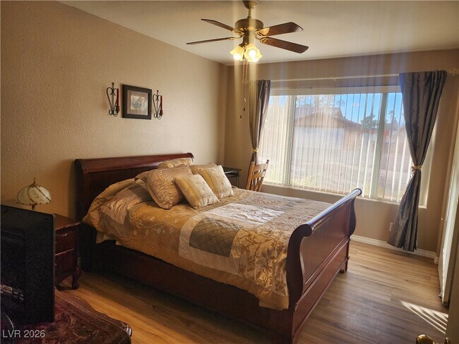 Building Photo - 5140 Mandalay Springs Dr