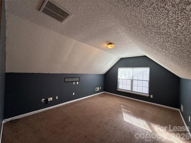 Building Photo - 7304 Ravanna Dr