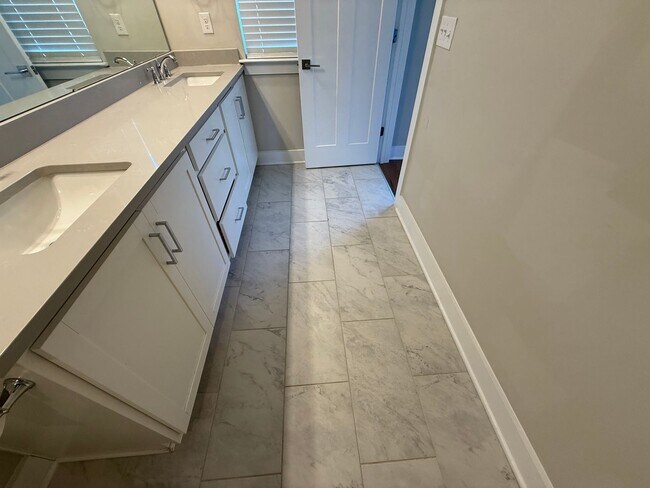 Building Photo - Beauitiful Home in the heart of Ballantyne!!