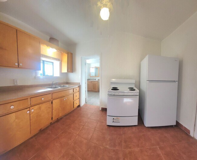 Building Photo - 393 E San Miguel St