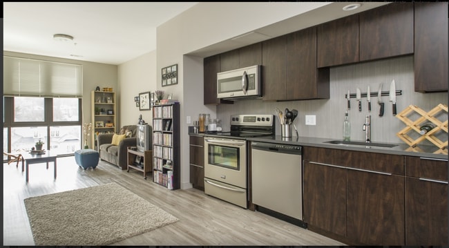 Building Photo - 75 Brainerd Rd