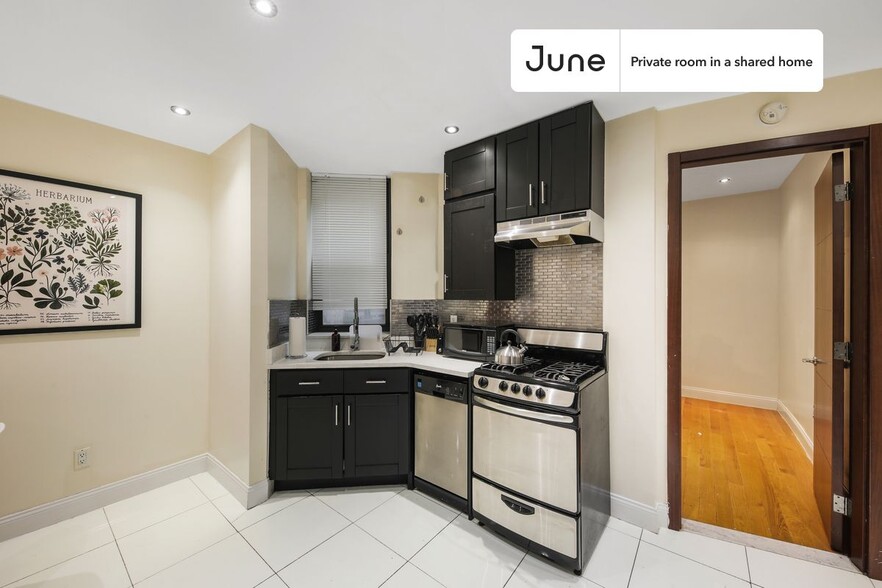 Building Photo - Room in Shared 4 bed/1 bath home in Upper West Side
