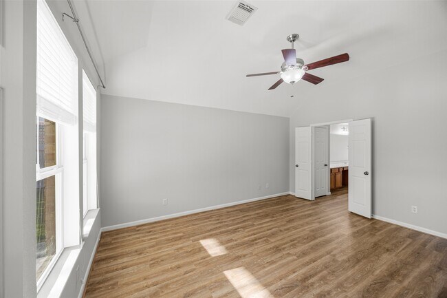 Building Photo - 12322 W Elizabeth Shore Loop