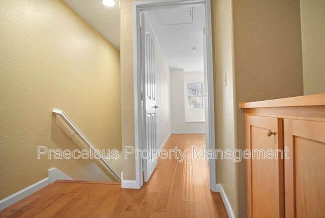 Building Photo - 2155 Caminito Leonzio