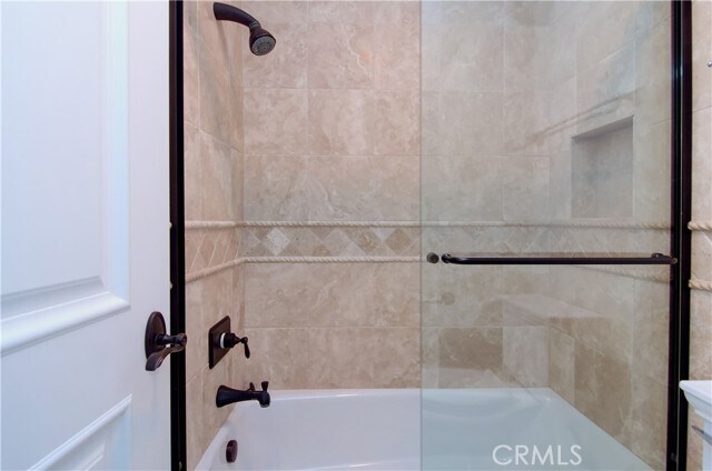 Building Photo - 8566 Fallbrook Cir
