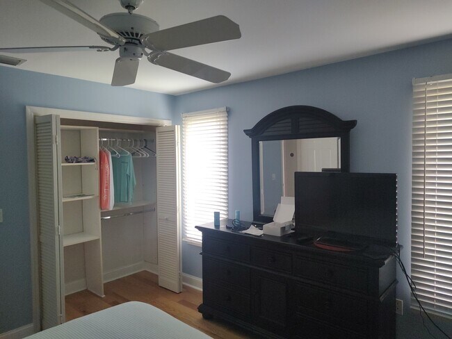 Building Photo - 997 Spinnaker Ct