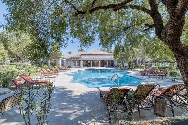 Building Photo - *MOVE-IN READY* GREAT UPPER LEVEL 2-BEDROO...