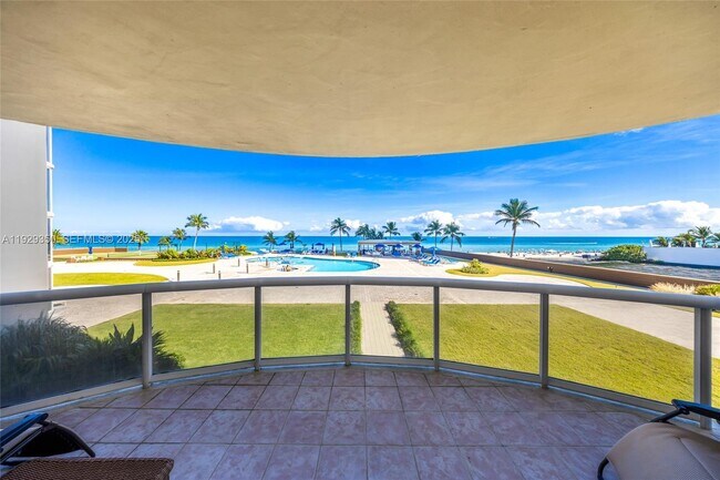 Building Photo - 17555 Collins Ave