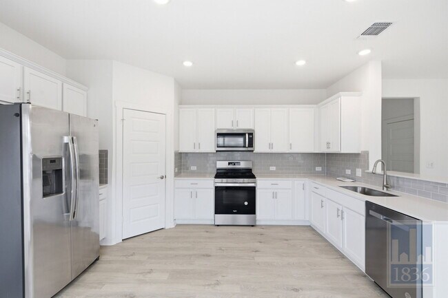 Building Photo - 10925 Tildon Ave