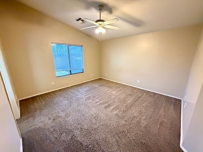 Building Photo - 3/2 Single story Avondale Home *Custom Paint* & Carpet in Beds Only!