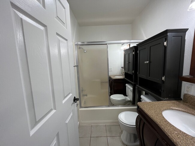 Building Photo - Country Property - ALL UTILITIES INCLUDED