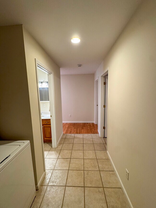 Building Photo - 74 Lockes Way