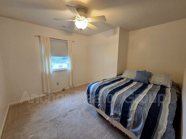 Building Photo - 14 Al St