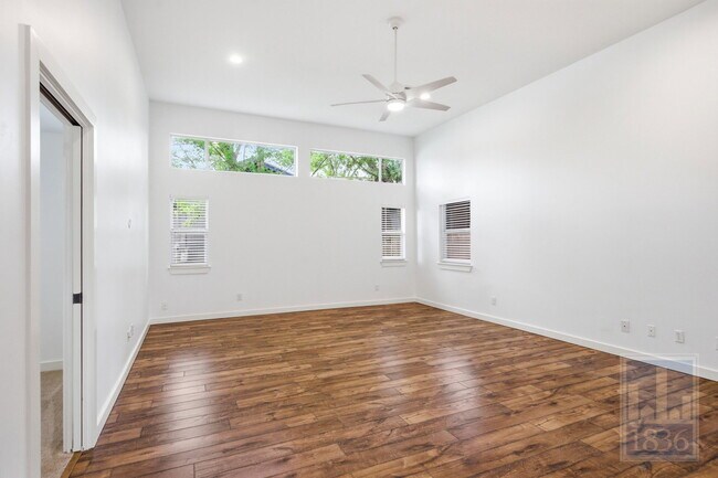 Building Photo - 13009 Lamplight Village Ave