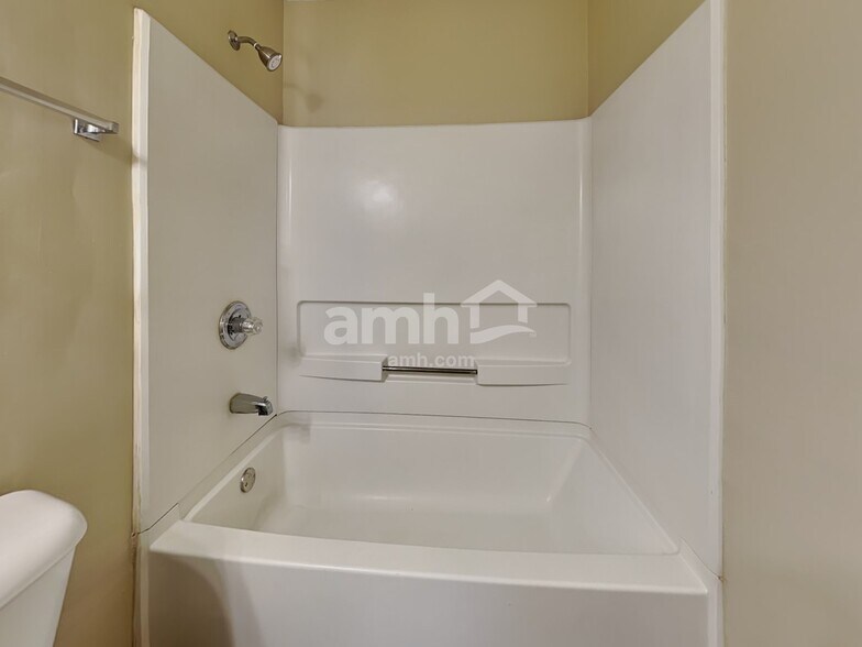 Building Photo - 51 Clearview Ln