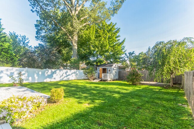 Building Photo - 1519 Boulevard