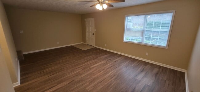 Building Photo - Lawrenceville living in this beautifully r...