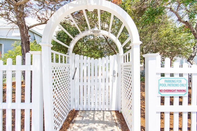 Building Photo - 4465 Clipper Cove