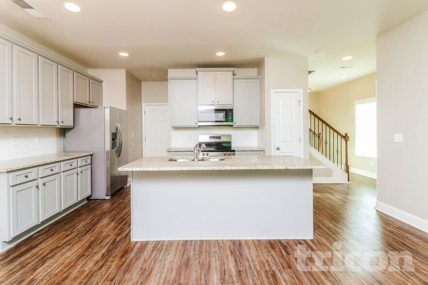 Building Photo - 483 Ireland Ln