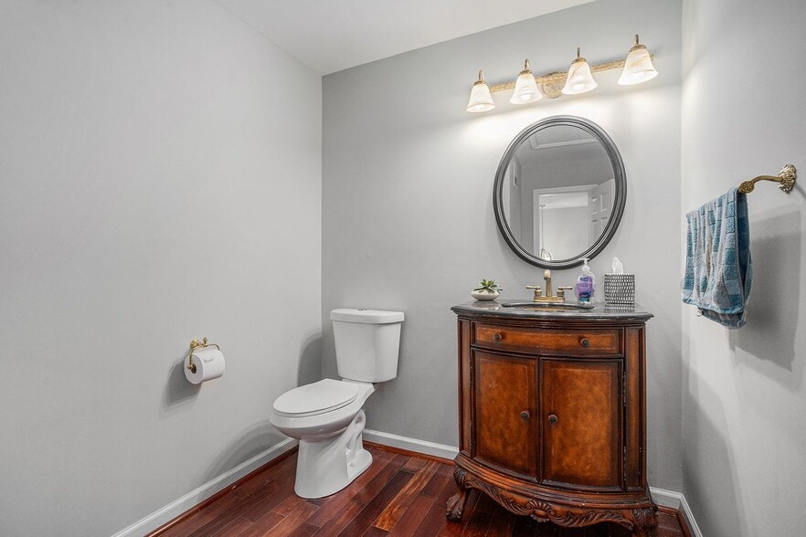 Building Photo - 3813 Paces Ferry W