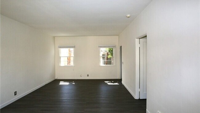 Building Photo - 364 Cliff Dr
