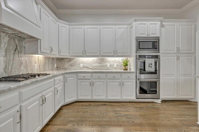 Building Photo - 6313 Glenbrook Ct