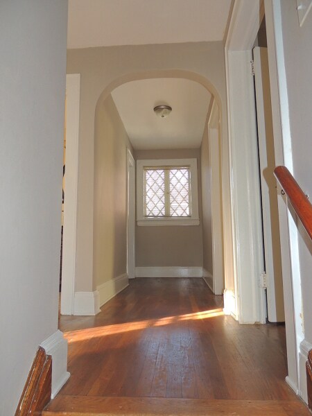 Upstairs Landing - 331 Walnut St