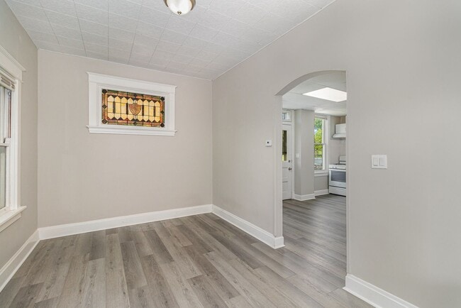 Building Photo - Gorgeous 2 Bedroom 1 Bathroom House