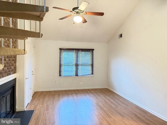 Building Photo - 13071 Shadyside Ln