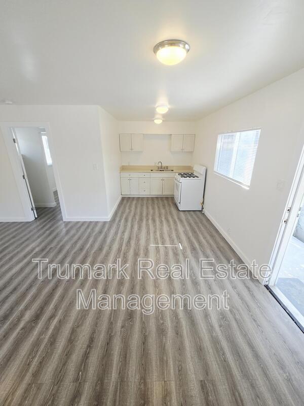 Building Photo - 1020 S Gerhart Ave