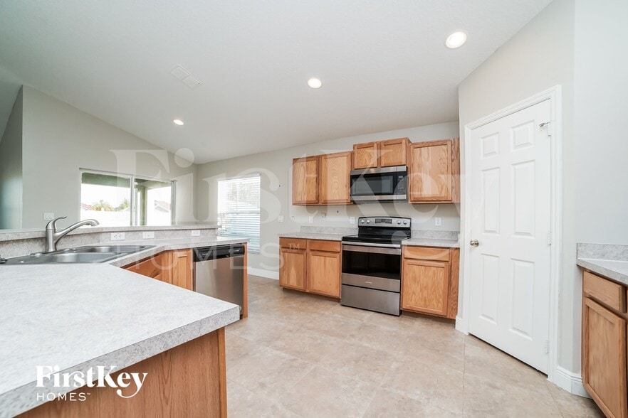 Building Photo - 2630 Sunningdale Dr