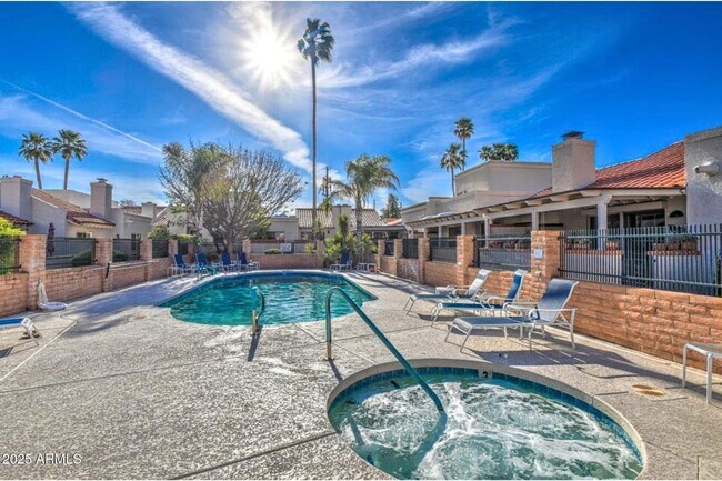 Building Photo - 7653 E Vista Dr