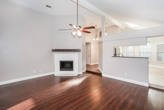 Building Photo - 2607 Mountainview Dr