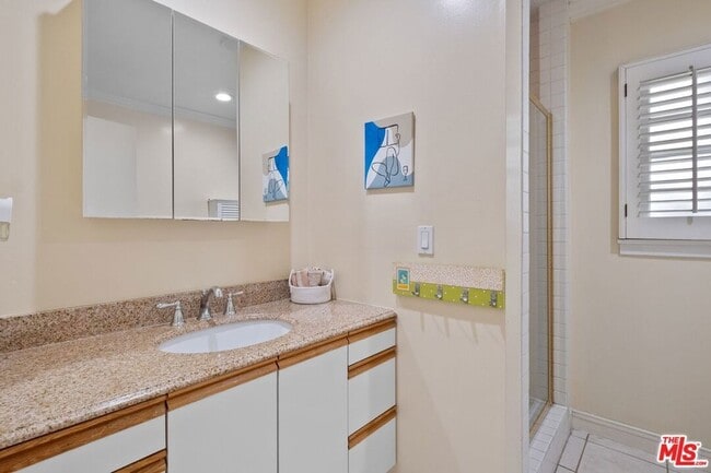Building Photo - 471 S Clark Dr
