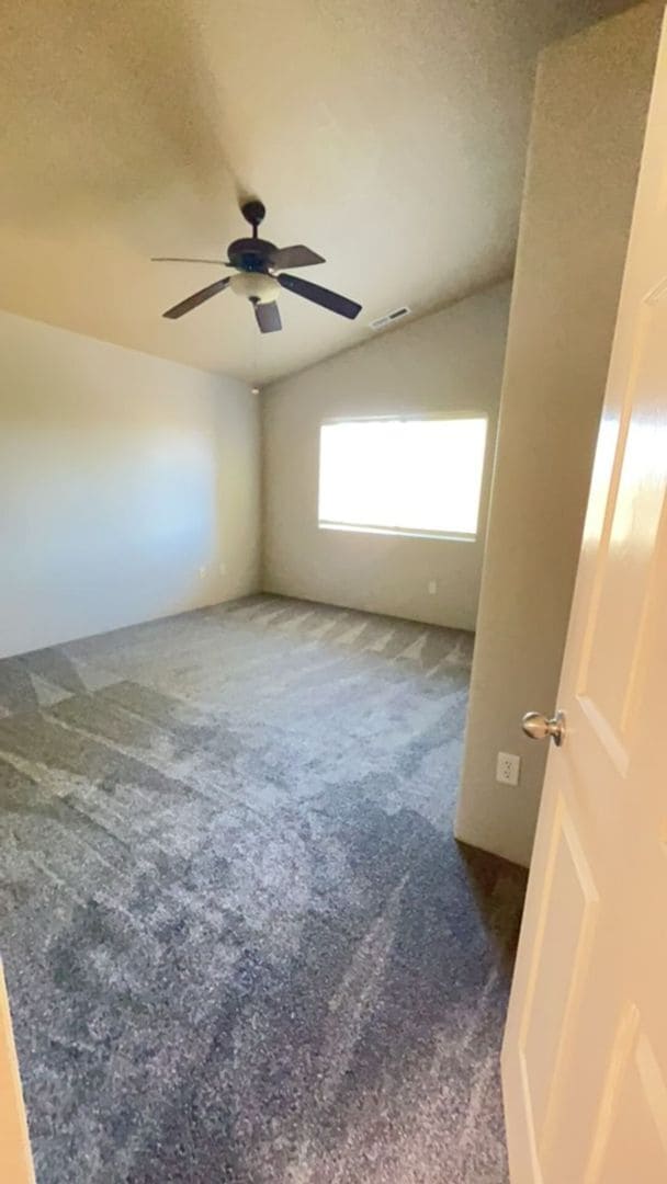 Building Photo - 2 Bedroom 2.5 Bath House