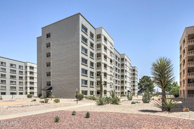 Building Photo - 7940 E Camelback Rd