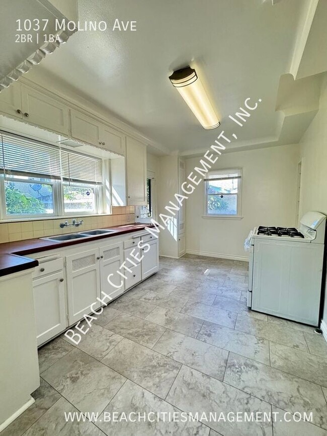 Building Photo - 1037 Molino Ave