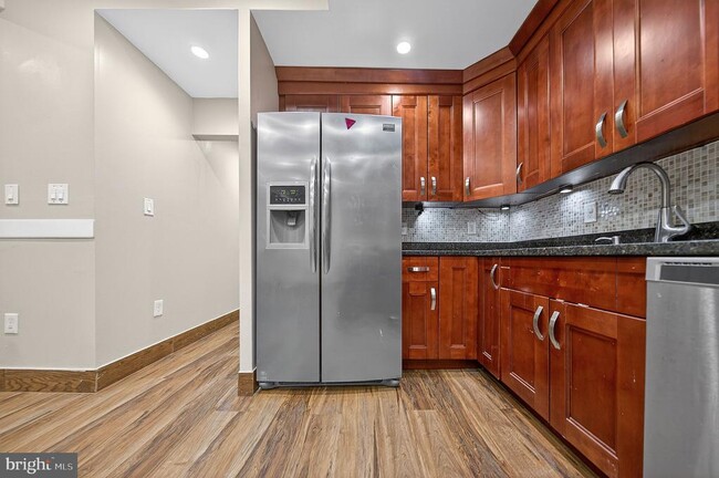 Building Photo - 817 6th St NW