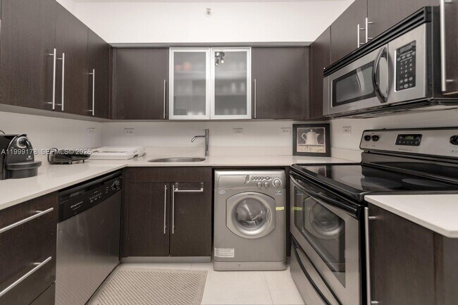 Building Photo - 1500 Bay Rd